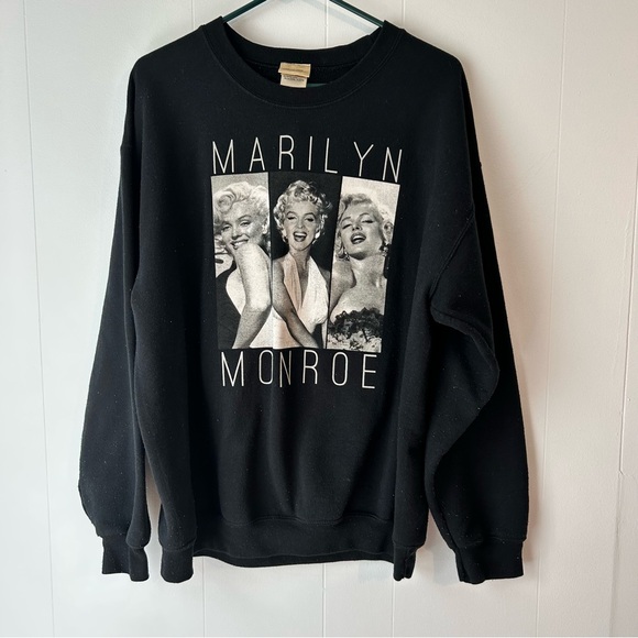 Black Graphic Women Marilyn Monroe large sweater/sweatshirt. G-14 - Picture 1 of 7